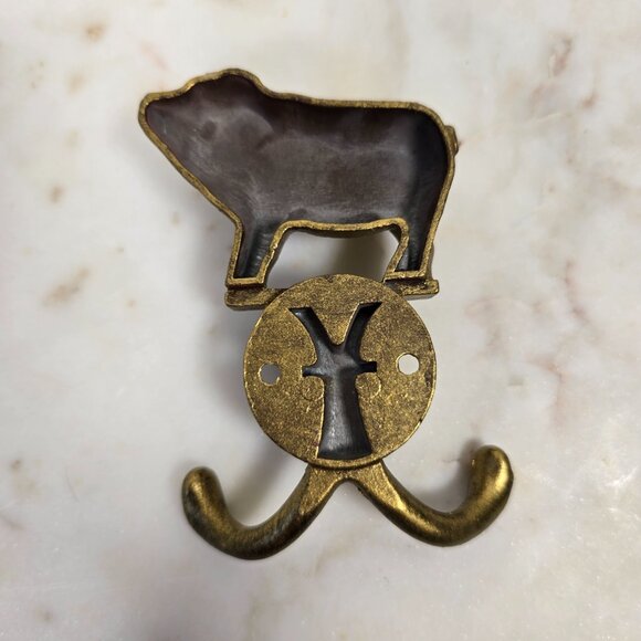 Retro Style Gold Flying Pig Hook - Picture 4 of 4